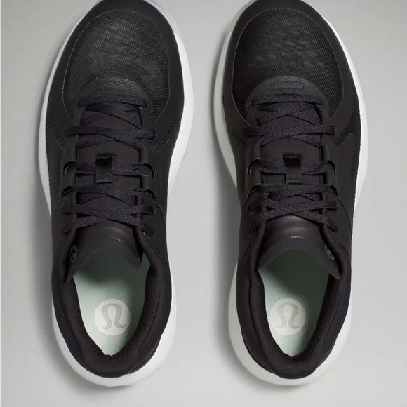 Lululemon Athletica Black Athletic Shoes Sleek Design - Picture 13 of 13
